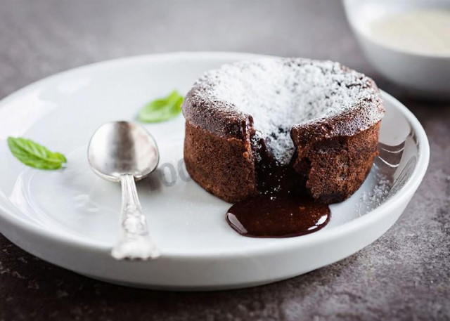 Muffins with liquid chocolate filling