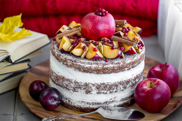 Cake with cranberries and sour cream