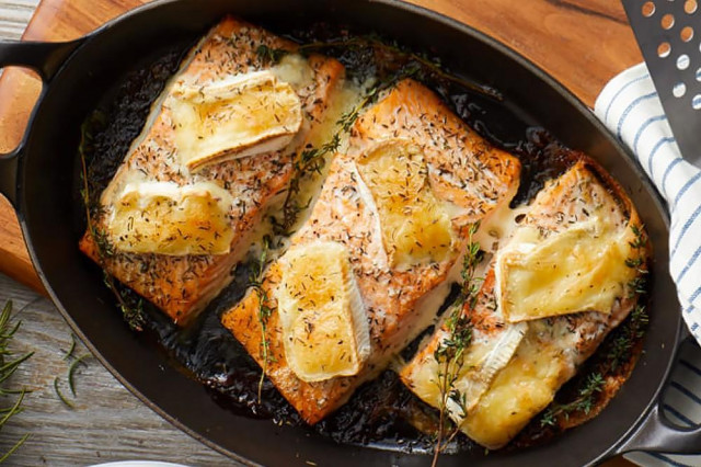 Steaks trout with cheese