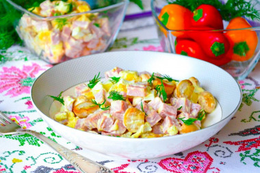 Salad with ham and mushrooms