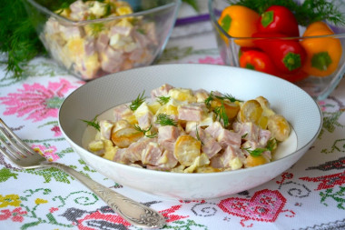 Salad with ham and mushrooms