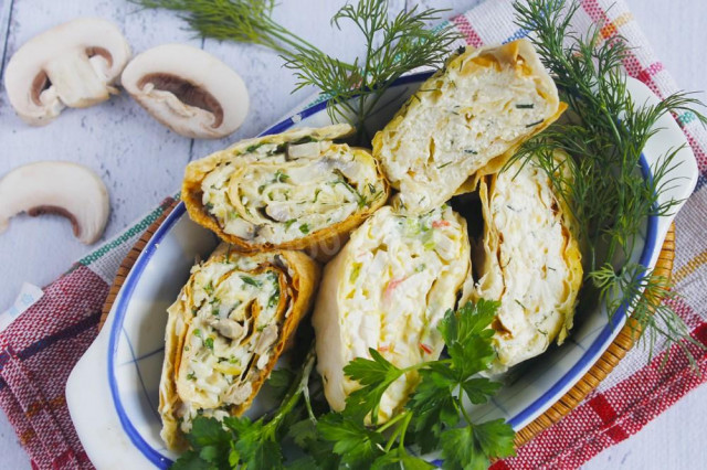 Pita bread rolls with different fillings