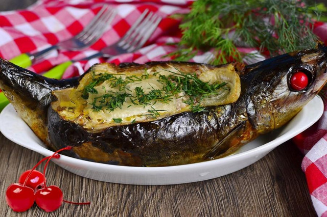 Stuffed mackerel in foil