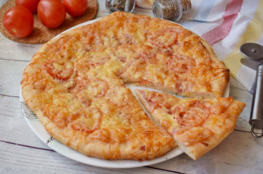 Pizza with smoked sausage and cheese