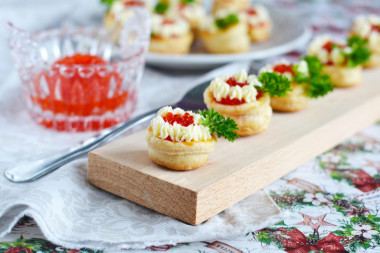 Volovany with red caviar from puff pastry