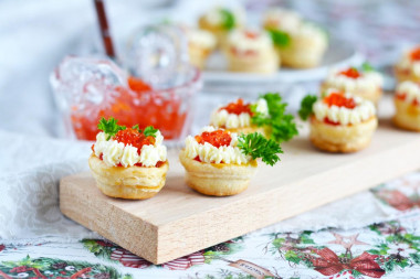 Volovany with red caviar from puff pastry