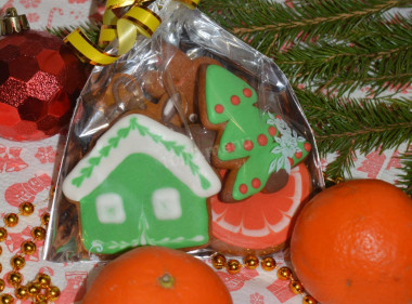 New Year's gingerbread with icing