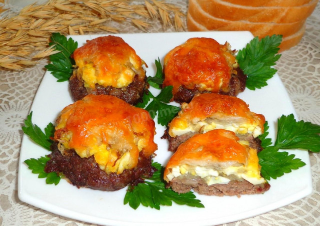 Liver stacks with minced meat and cheese