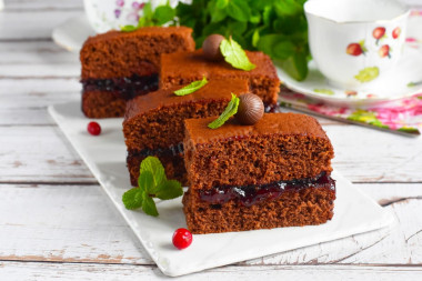 Honey chocolate cakes with lemon and berry jam