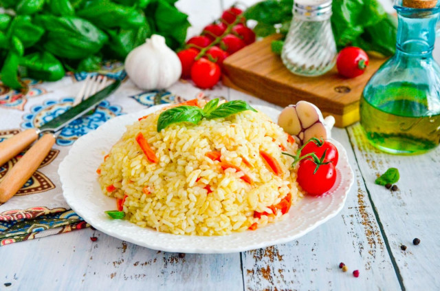 Pilaf without meat with vegetables in a frying pan