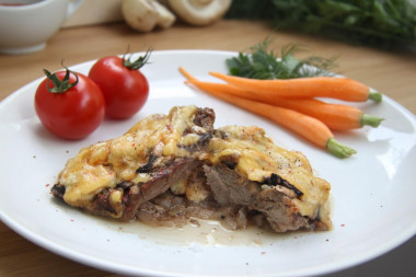 French-style beef fillet with champignons and potatoes