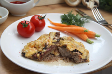 French-style beef fillet with champignons and potatoes