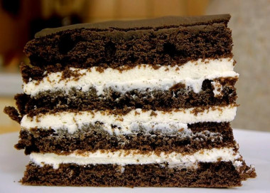 Whoopi Pie cake with sour cream and fudge