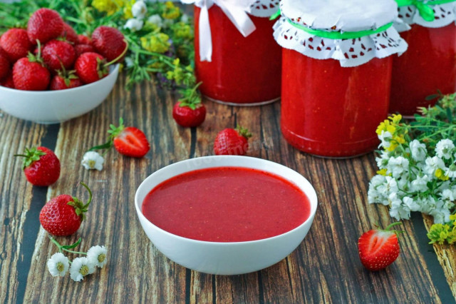 Strawberries with sugar, ground for winter