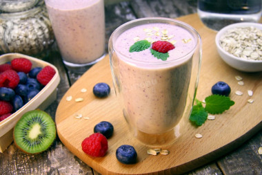 Smoothie for breakfast with oatmeal