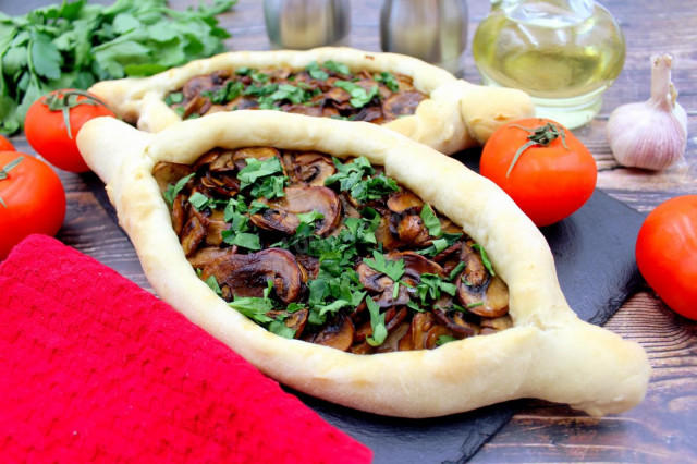 Adjarian Khachapuri with champignons