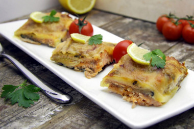 Pink salmon with coriander, baked with mustard and cheese