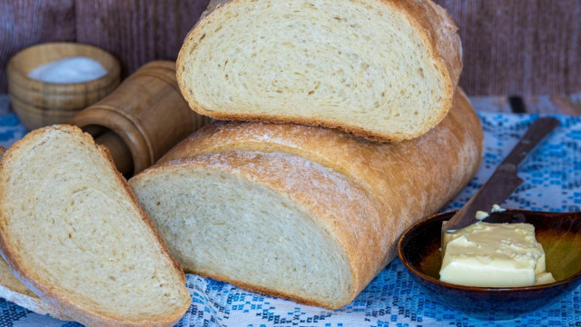 White wheat bread made from yeast dough