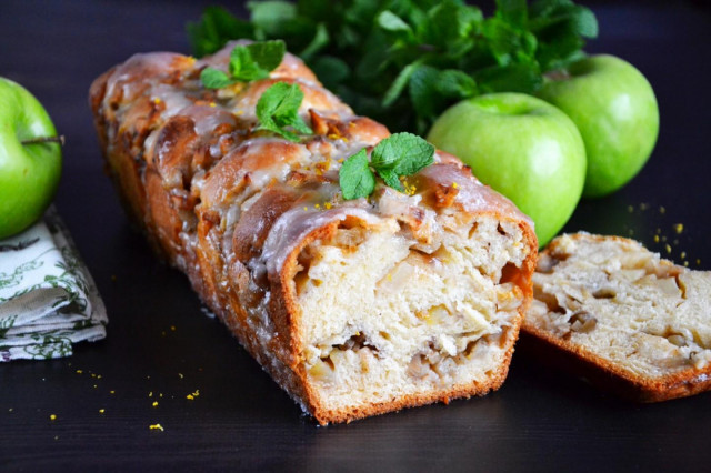 Prefabricated cake of buns with apples and nuts