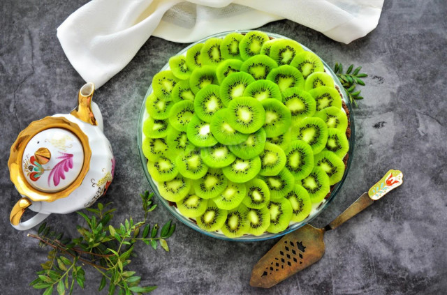 Black sesame pie with coconut panacota and kiwi