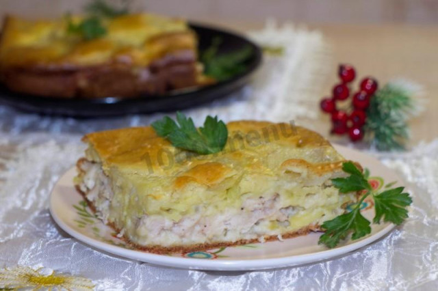 Aspic potato pie with onions and chicken fillet