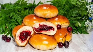 Muffin pies on kefir with cherry filling