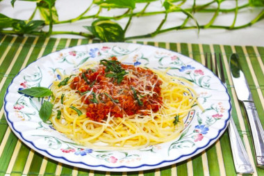 Pasta bolognese with minced meat