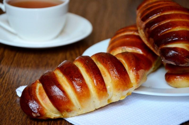 Fresh yeast rolls with cream inside