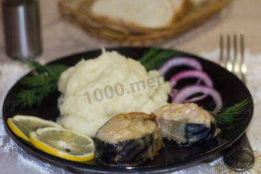 Mackerel baked with horseradish, mayonnaise and mustard