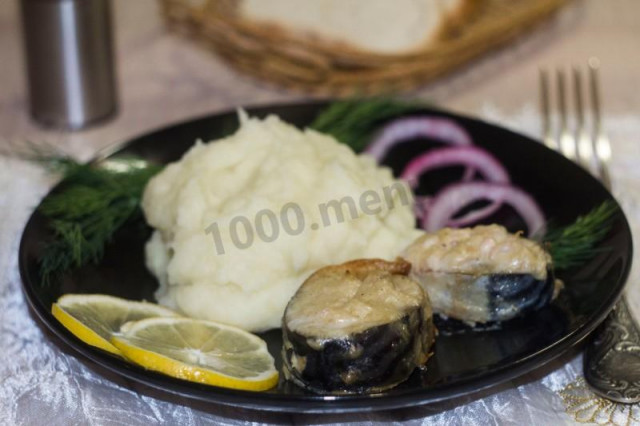 Mackerel baked with horseradish, mayonnaise and mustard