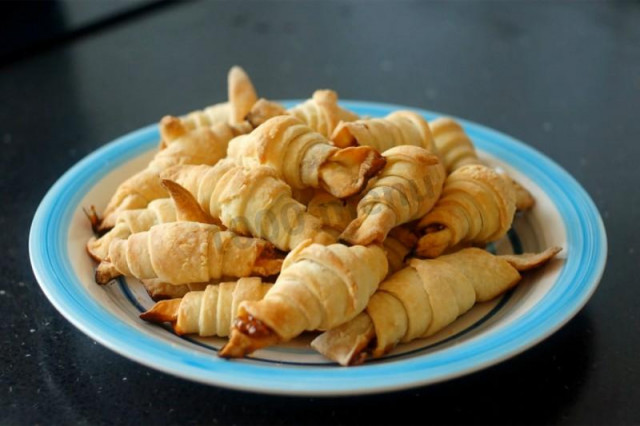 Sour cream shortbread bagels with nut filling with jam