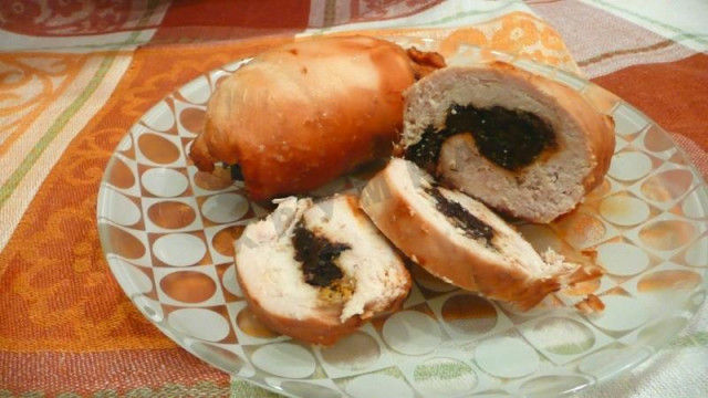 Prune chicken roll