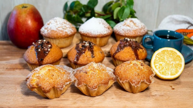 Vanilla cupcakes with walnuts, raisins and chocolate