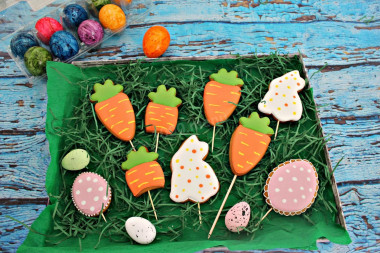 Easter gingerbread painting with colored glaze