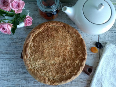 Pie with dried apricots and prunes