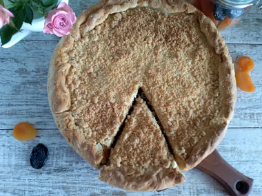 Pie with dried apricots and prunes