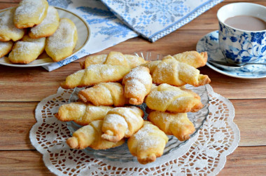 Pastry tubes made of cottage cheese dough