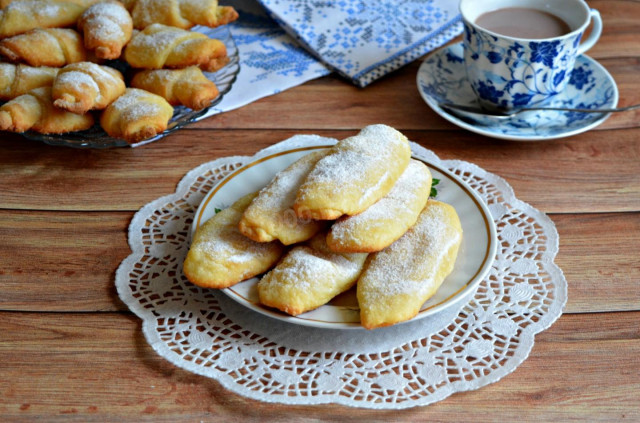 Pastry tubes made of cottage cheese dough