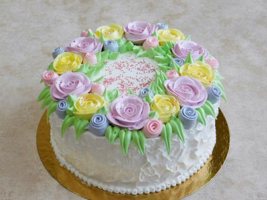 Cream rose cake