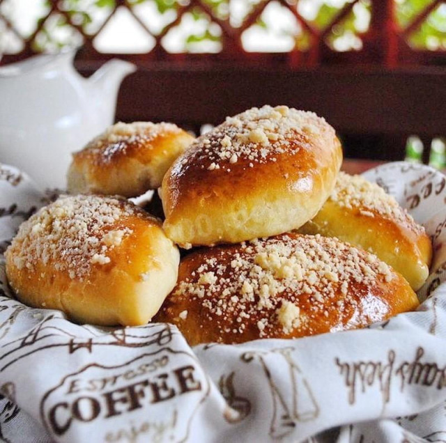 Cherry pies from Viennese dough