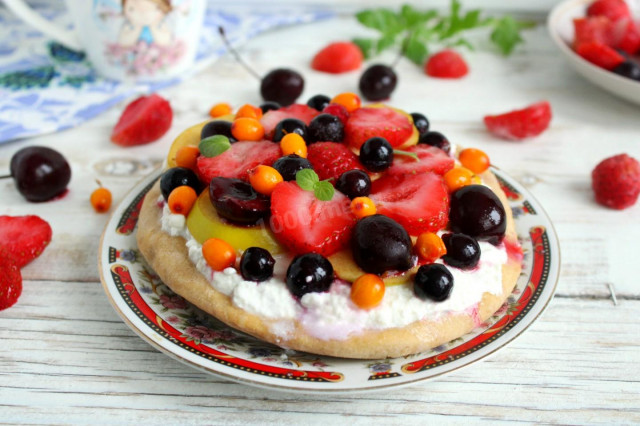 Dessert with fruit and cottage cheese on a flatbread