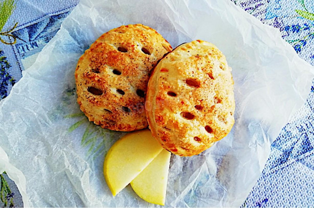 Puff pastry with apple filling