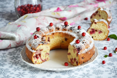 Oatmeal cupcake with lingonberries