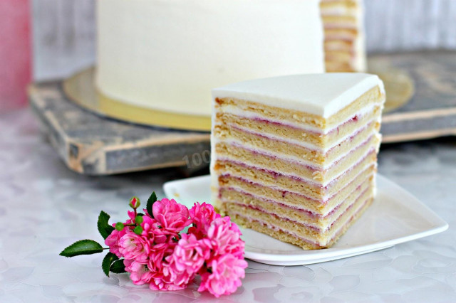 Shortbread cottage cheese cake with strawberry jam