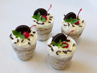 Banana trifles in a dessert glass