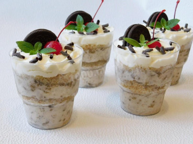 Banana trifles in a dessert glass