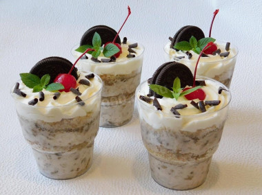 Banana trifles in a dessert glass