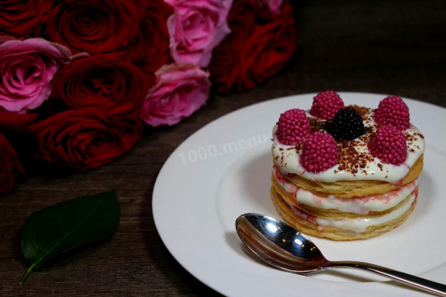 Pastry with buttercream and berry marmalade