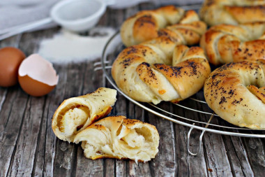 Rolls with cheese and poppy seeds