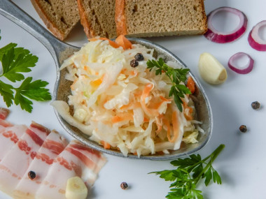 Fast crispy cabbage in a jar, pickled